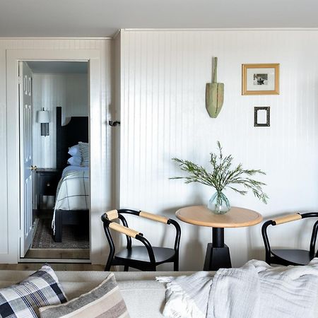 Bluebird Ocean Point Inn エクステリア 写真