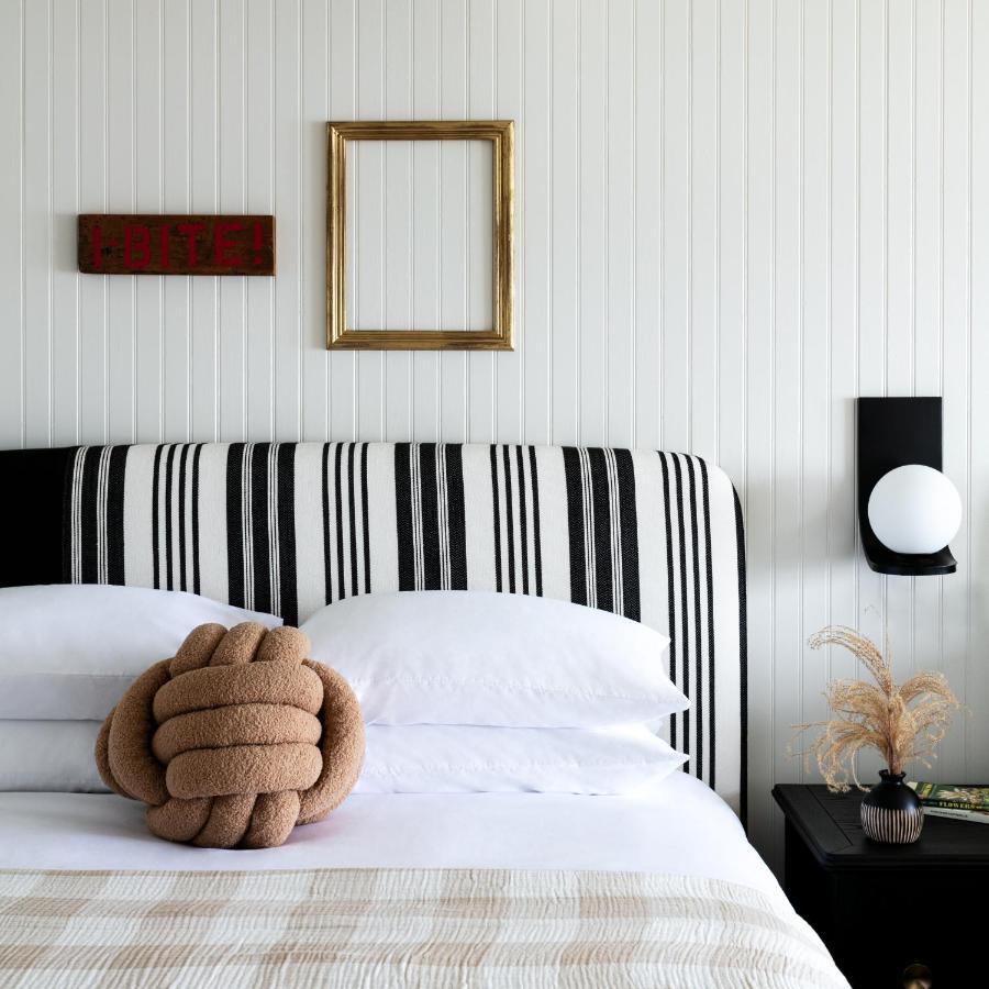 Bluebird Ocean Point Inn エクステリア 写真