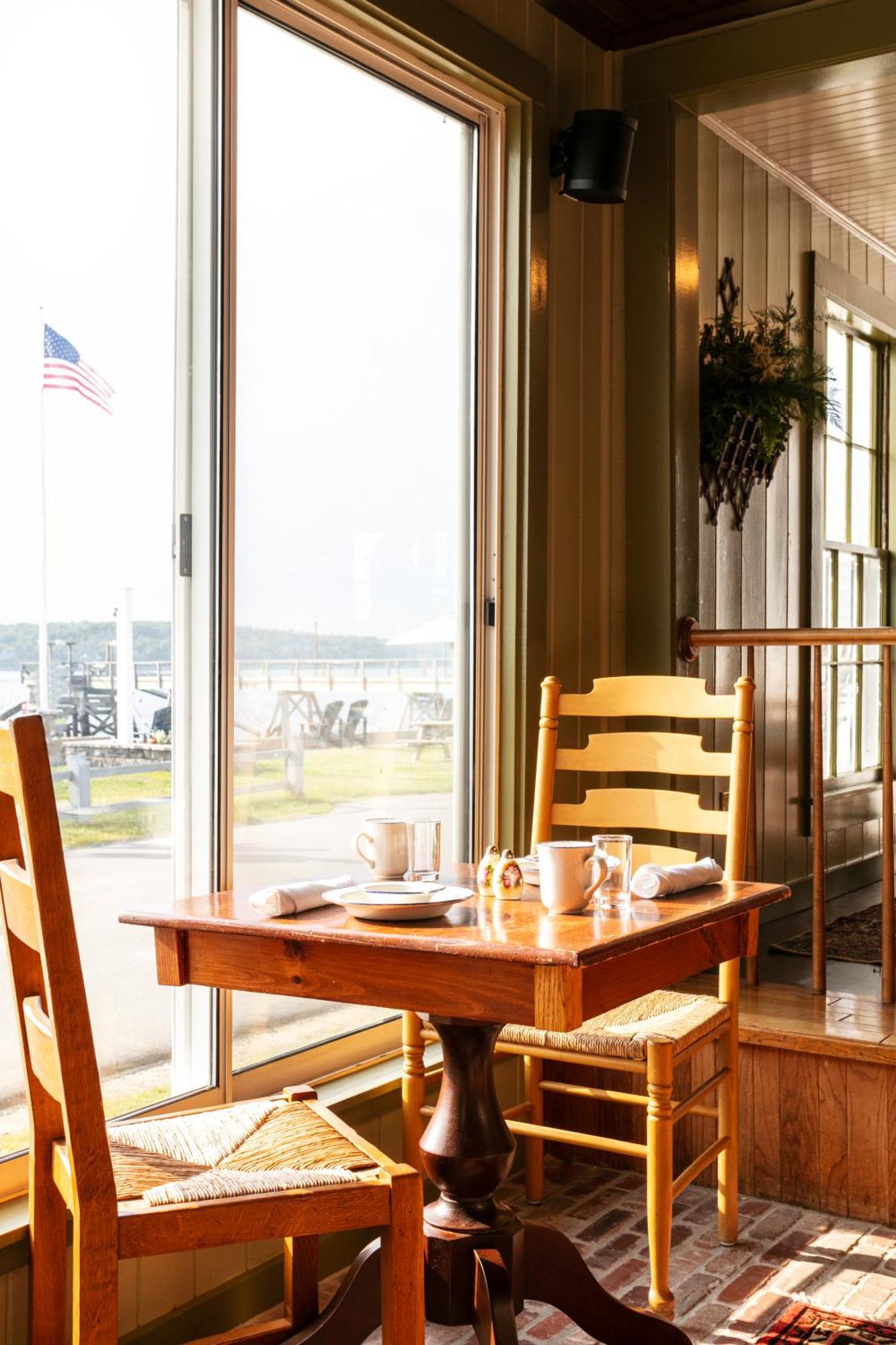 Bluebird Ocean Point Inn エクステリア 写真