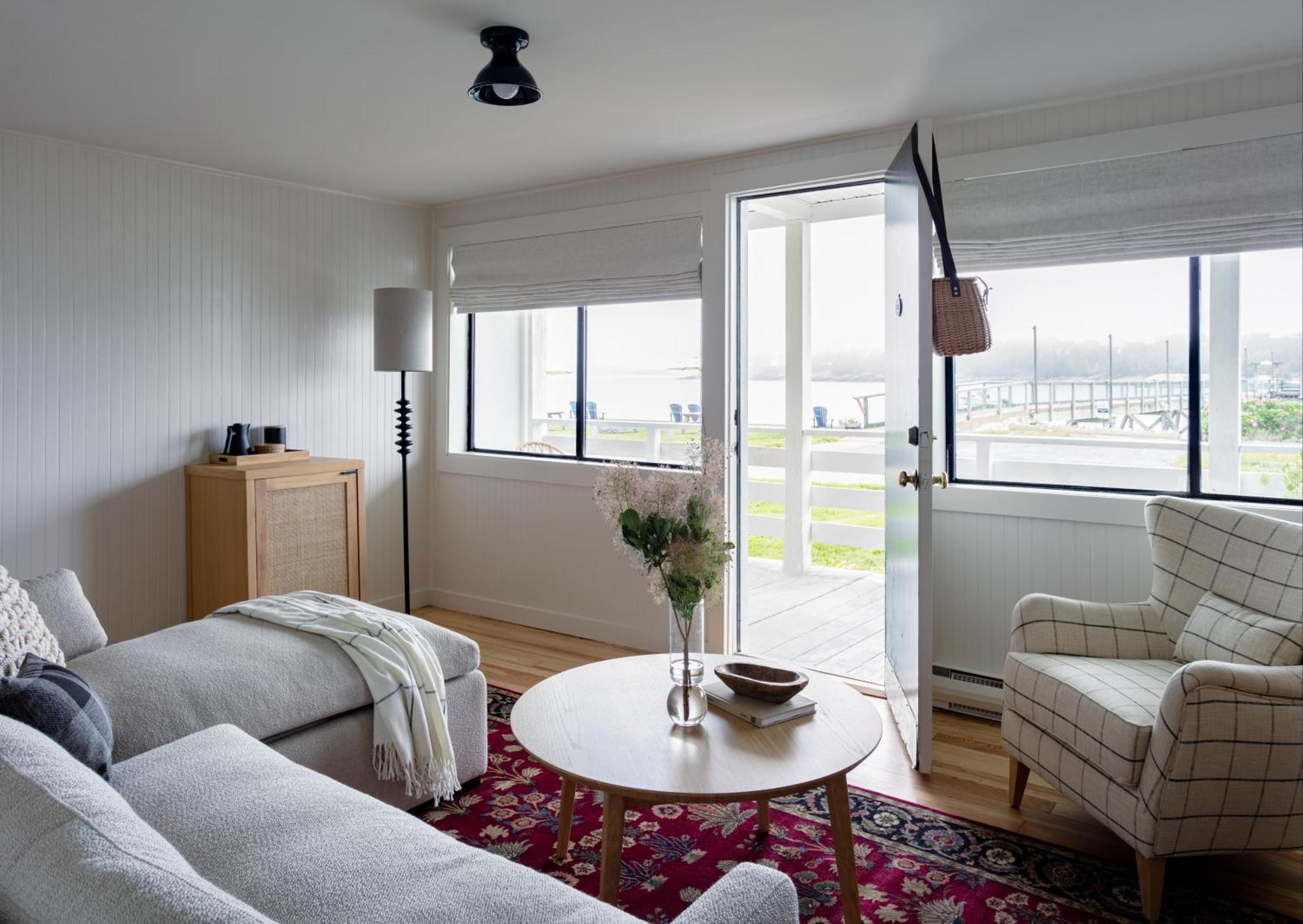Bluebird Ocean Point Inn エクステリア 写真